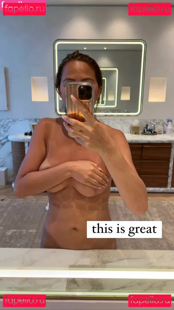 Chrissy Teigen Onlyfans Photo Gallery 