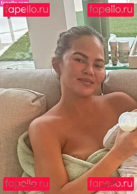 Chrissy Teigen Onlyfans Photo Gallery 