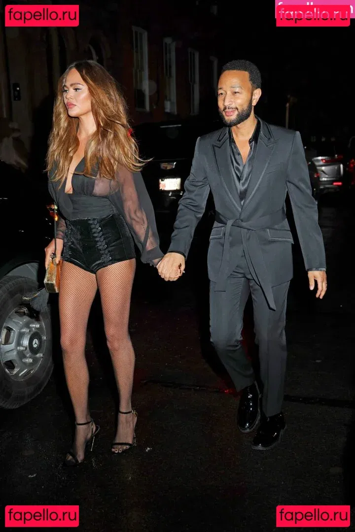 Chrissy Teigen Onlyfans Photo Gallery 