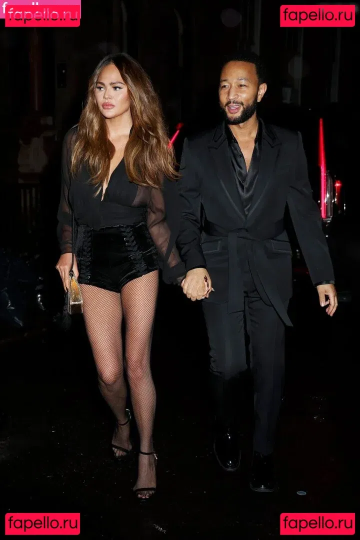 Chrissy Teigen Onlyfans Photo Gallery 