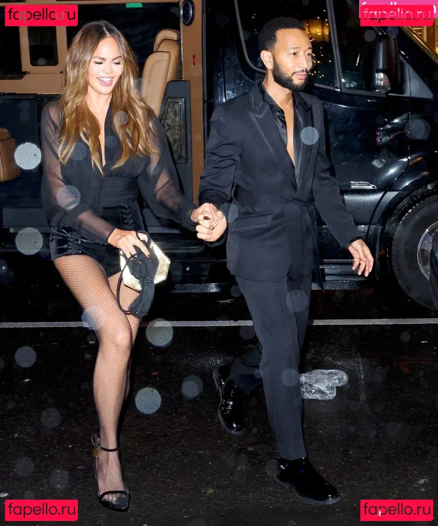 Chrissy Teigen Onlyfans Photo Gallery 