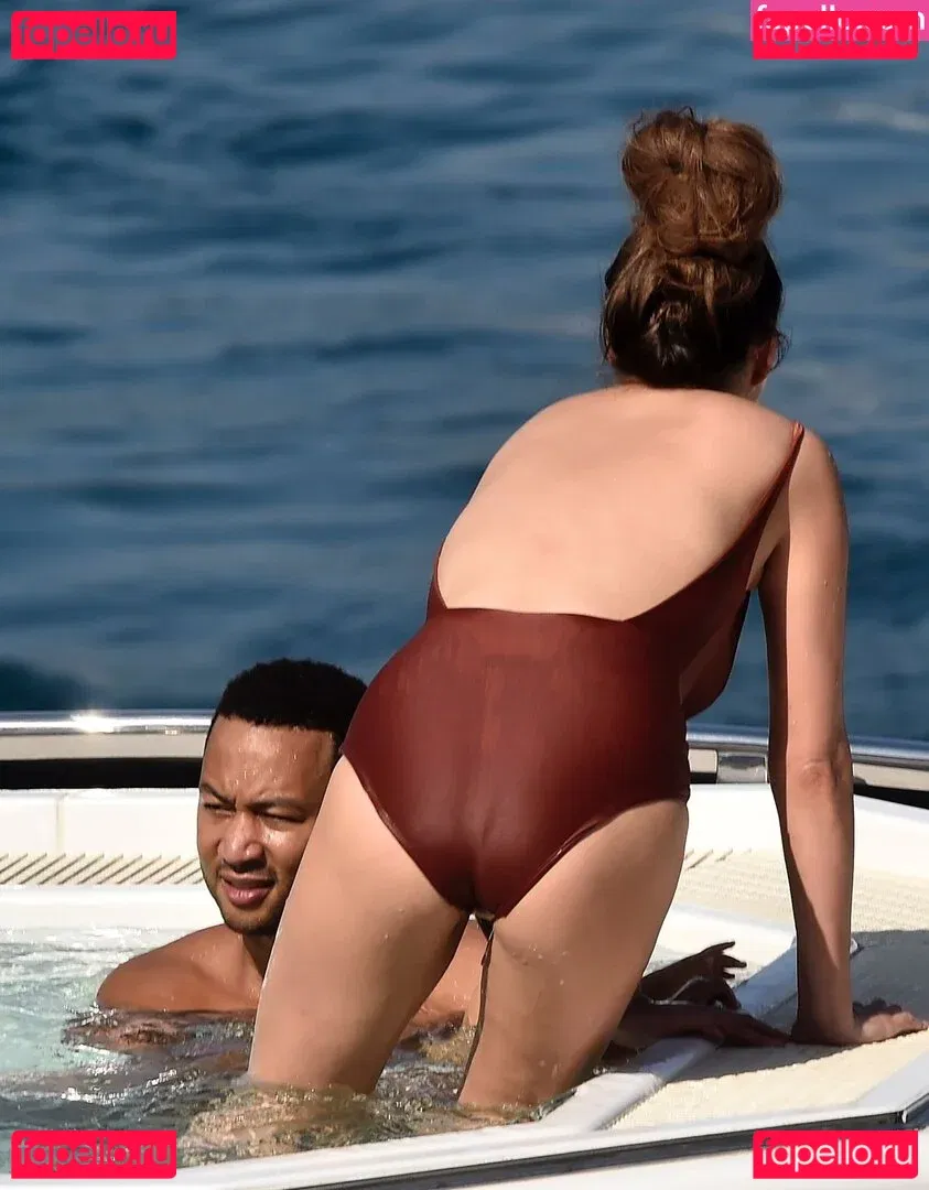 Chrissy Teigen Onlyfans Photo Gallery 