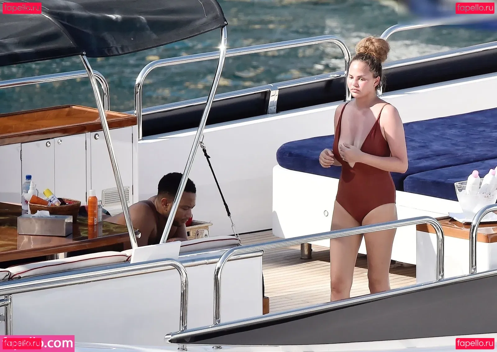 Chrissy Teigen Onlyfans Photo Gallery 