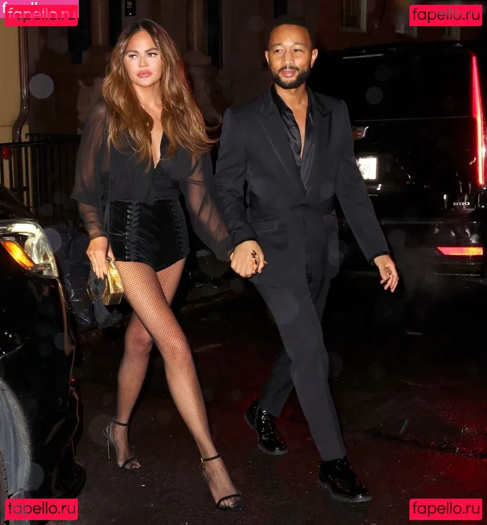 Chrissy Teigen Onlyfans Photo Gallery 