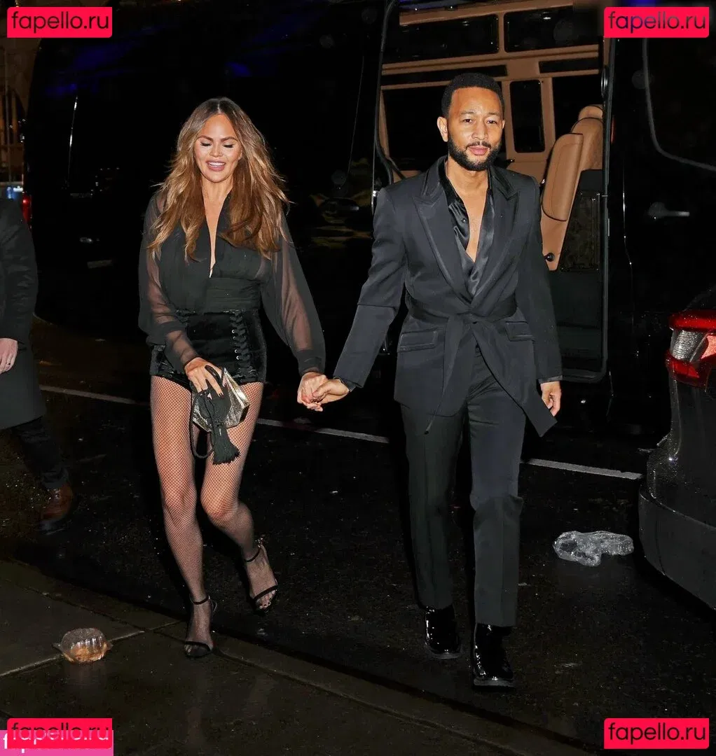 Chrissy Teigen Onlyfans Photo Gallery 