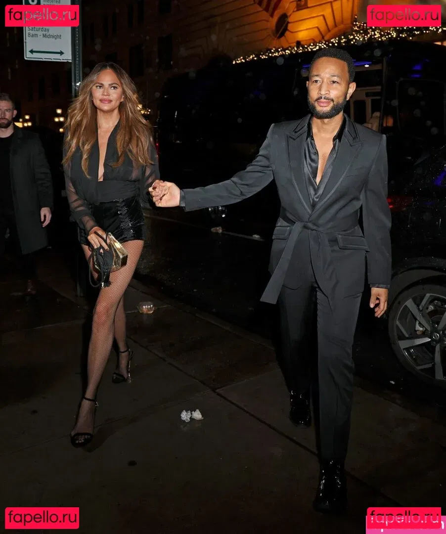 Chrissy Teigen Onlyfans Photo Gallery 