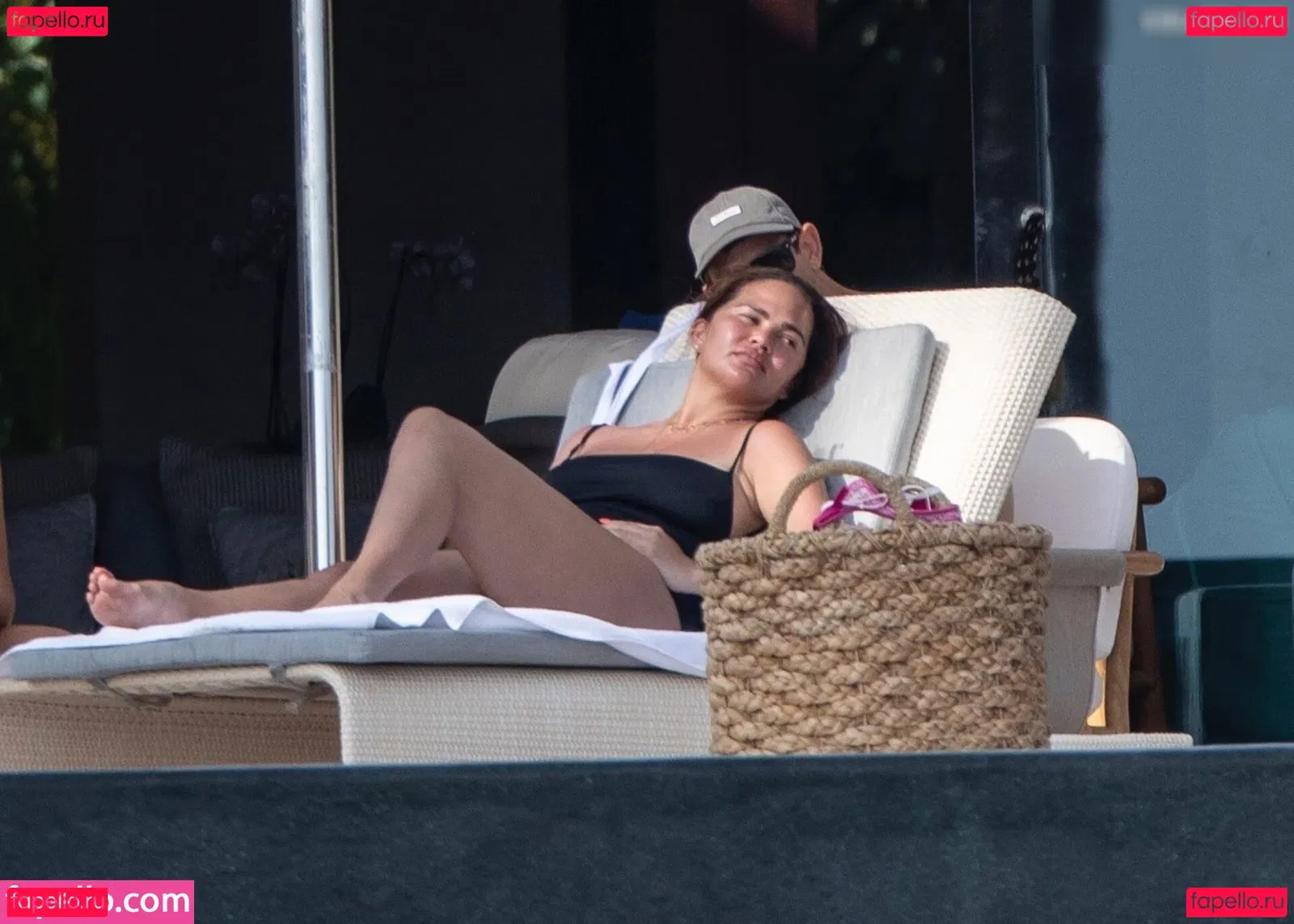 Chrissy Teigen Onlyfans Photo Gallery 