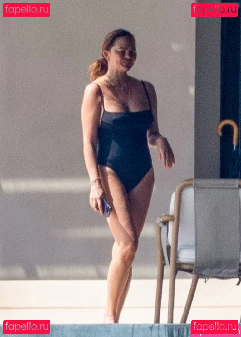 Chrissy Teigen Onlyfans Photo Gallery 