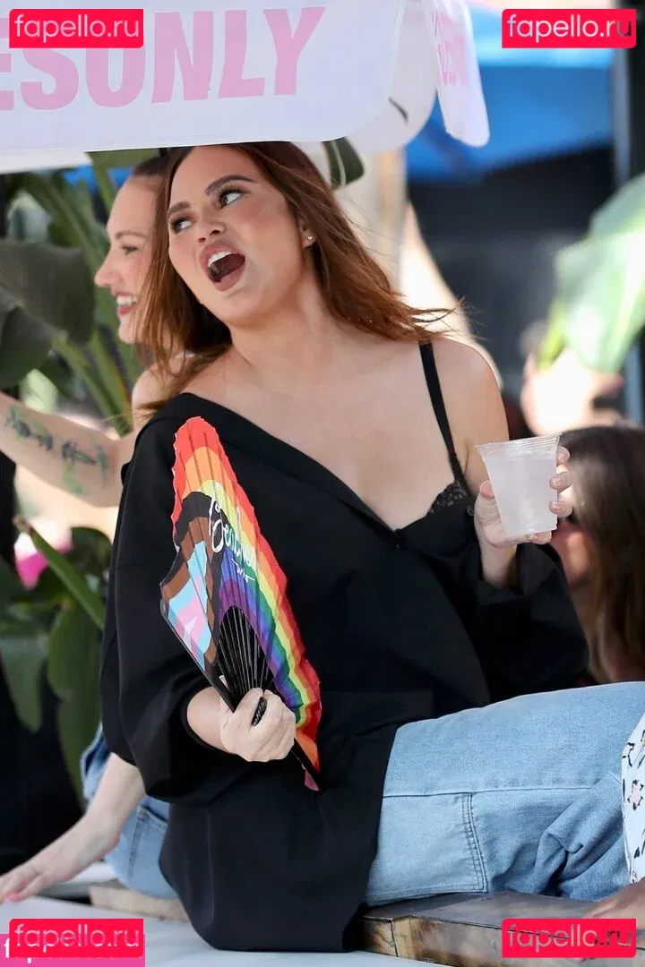 Chrissy Teigen Onlyfans Photo Gallery 