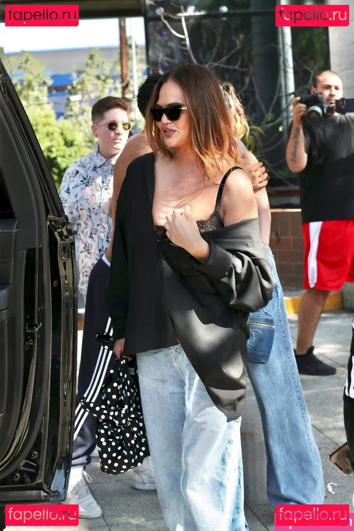 Chrissy Teigen Onlyfans Photo Gallery 