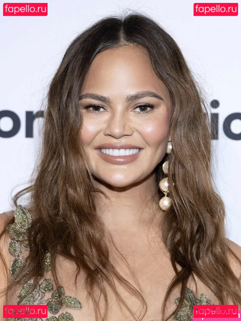 Chrissy Teigen Onlyfans Photo Gallery 