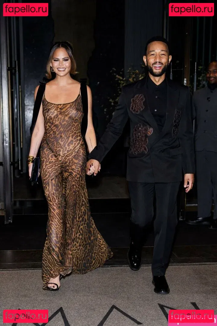 Chrissy Teigen Onlyfans Photo Gallery 