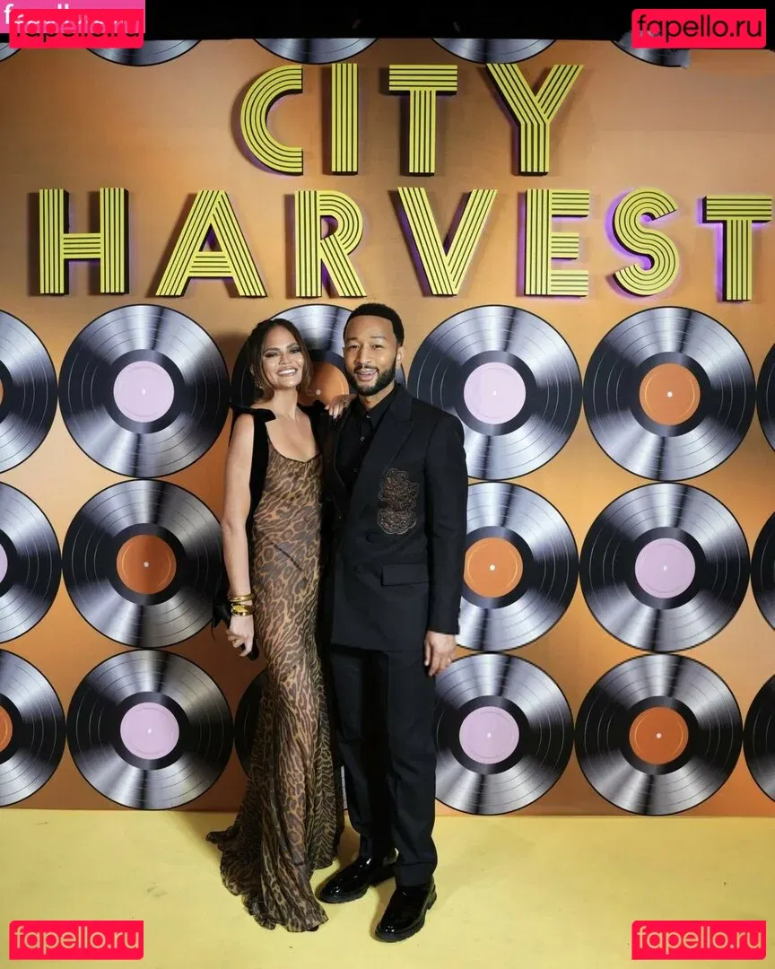 Chrissy Teigen Onlyfans Photo Gallery 