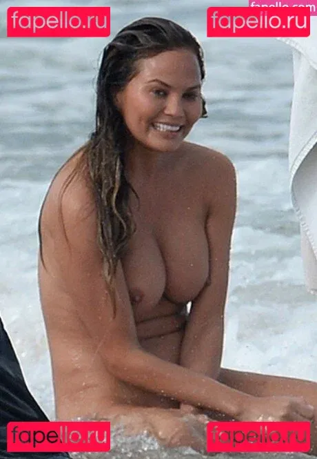 Chrissy Teigen Onlyfans Photo Gallery 