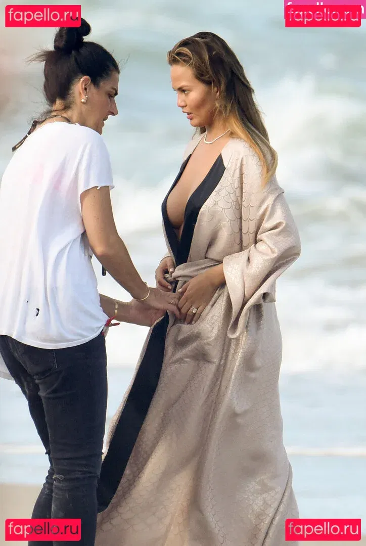 Chrissy Teigen Onlyfans Photo Gallery 