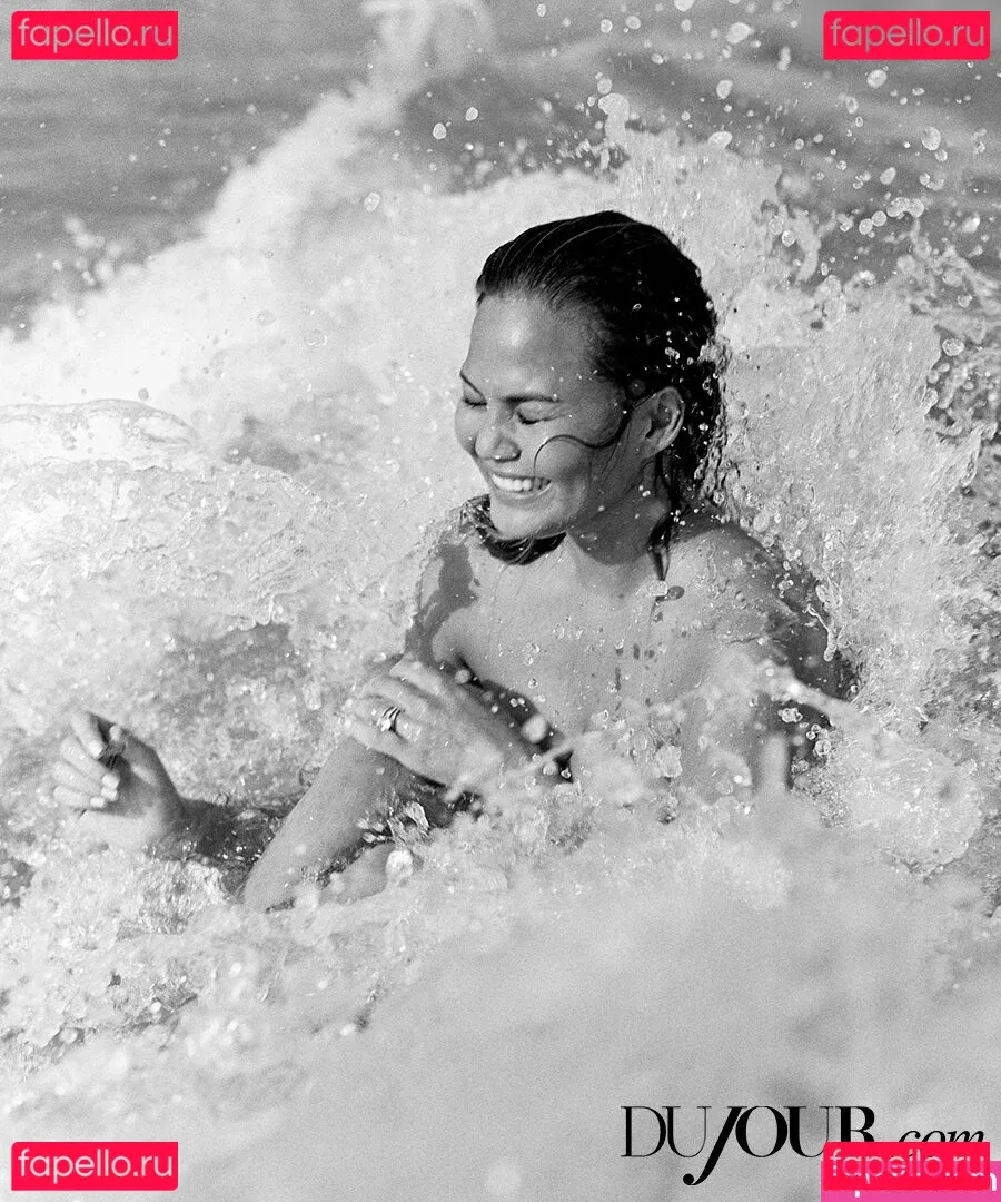 Chrissy Teigen Onlyfans Photo Gallery 