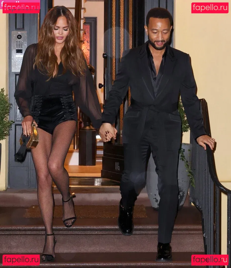 Chrissy Teigen Onlyfans Photo Gallery 