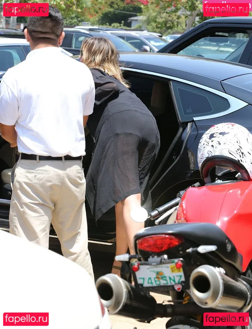 Chrissy Teigen Onlyfans Photo Gallery 