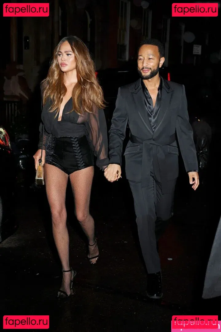 Chrissy Teigen Onlyfans Photo Gallery 