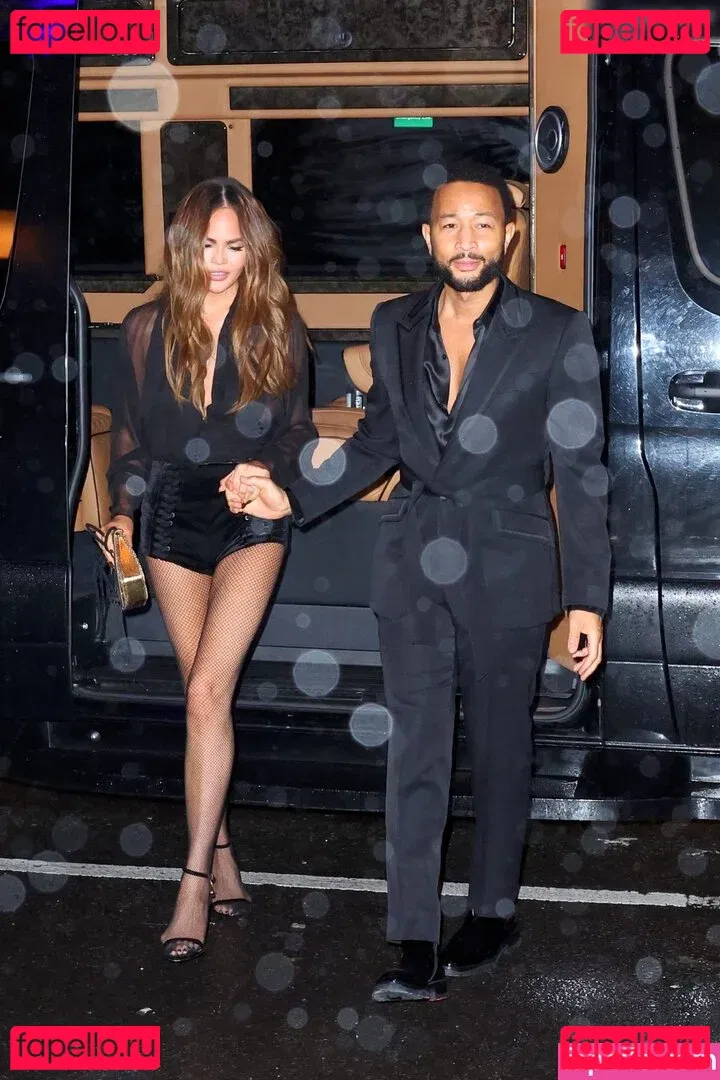 Chrissy Teigen Onlyfans Photo Gallery 