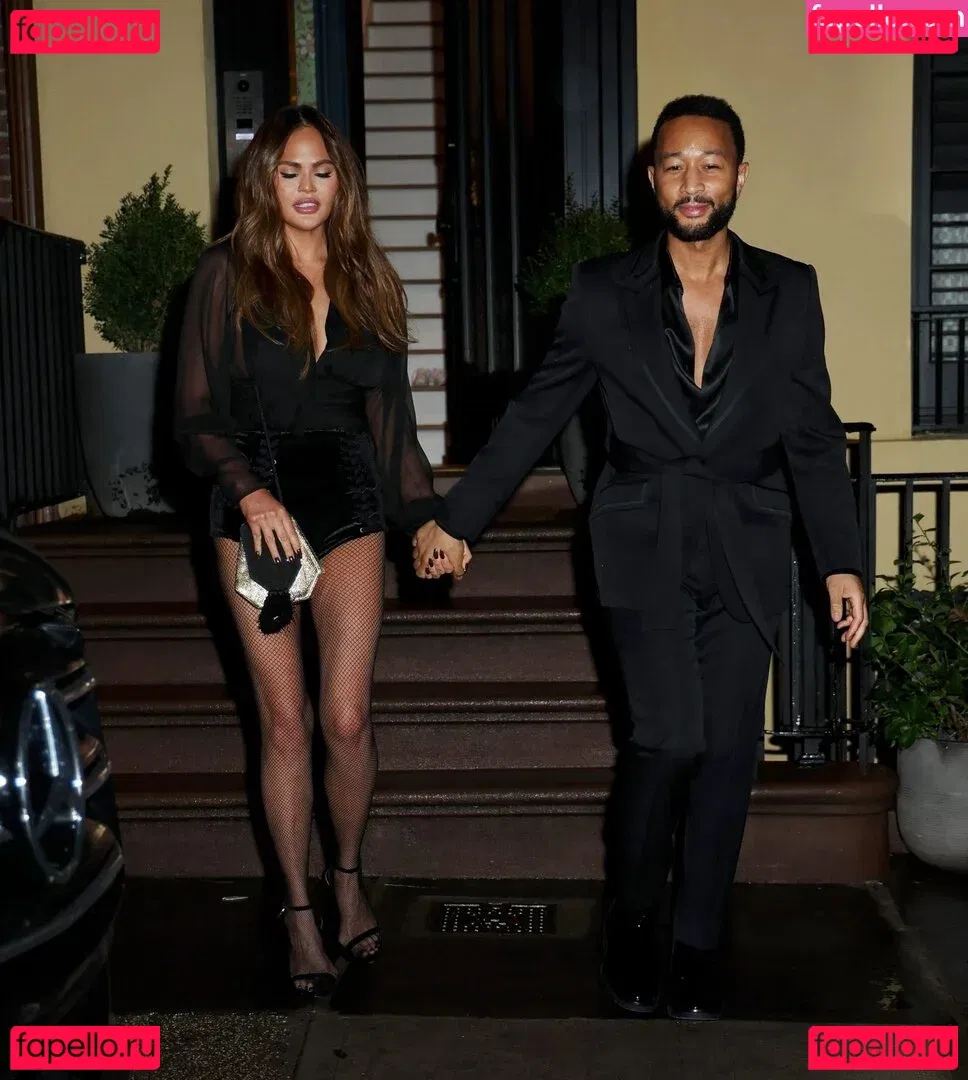 Chrissy Teigen Onlyfans Photo Gallery 