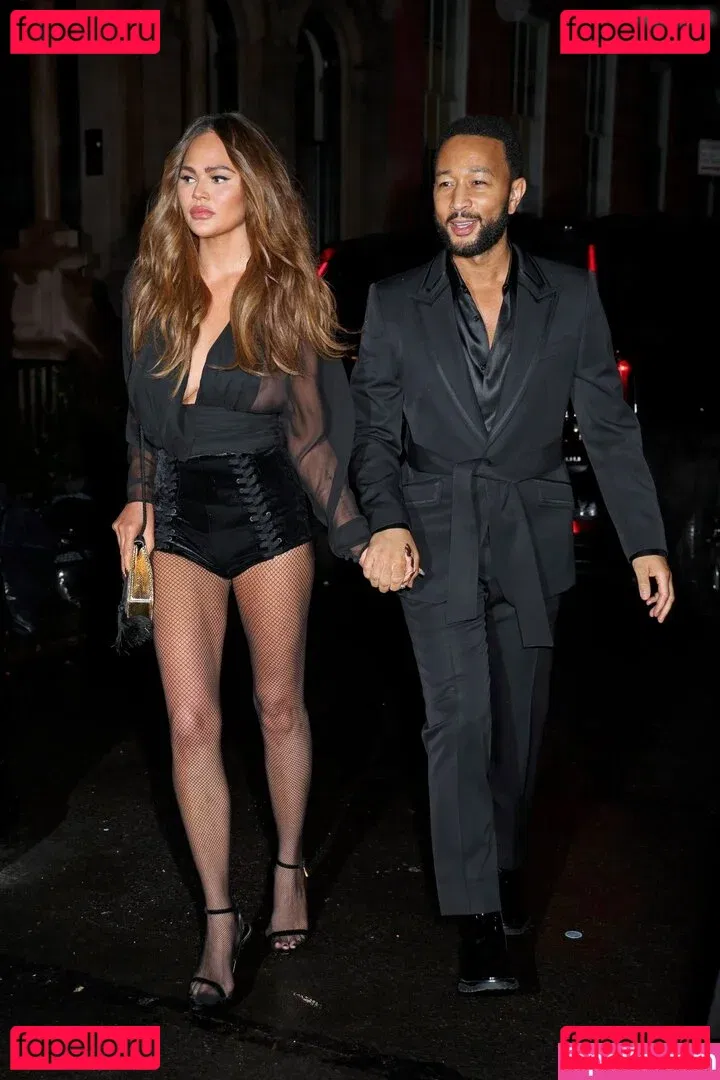 Chrissy Teigen Onlyfans Photo Gallery 