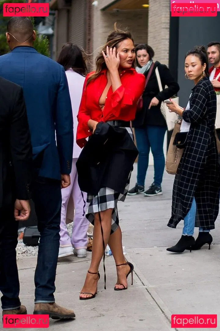 Chrissy Teigen Onlyfans Photo Gallery 