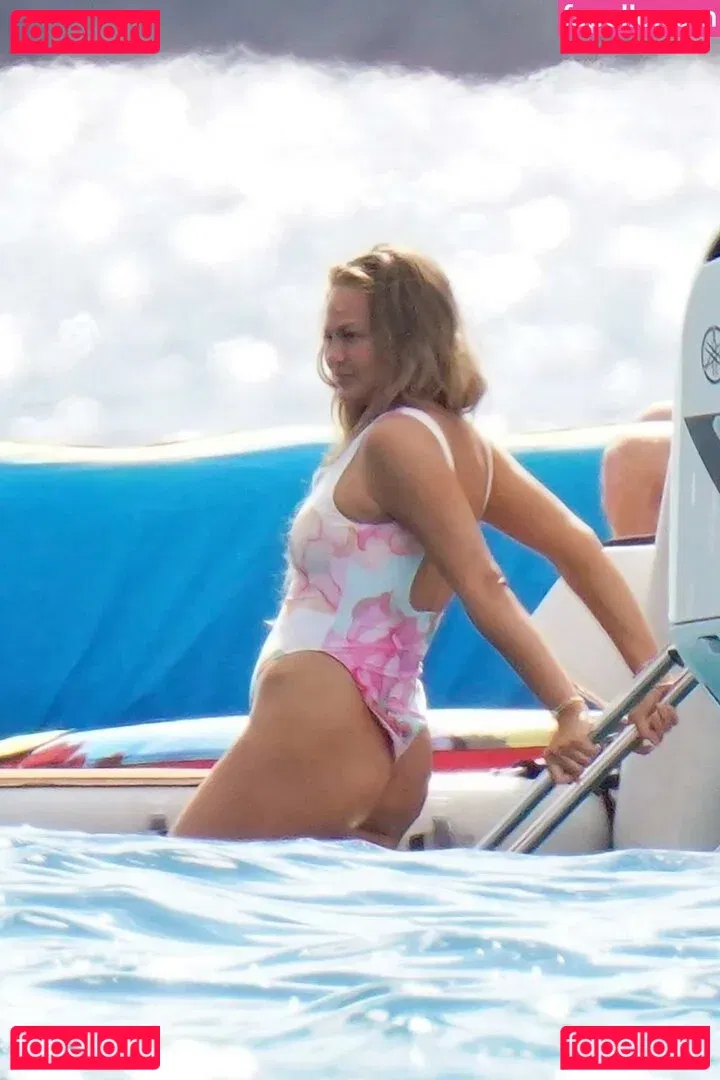 Chrissy Teigen Onlyfans Photo Gallery 