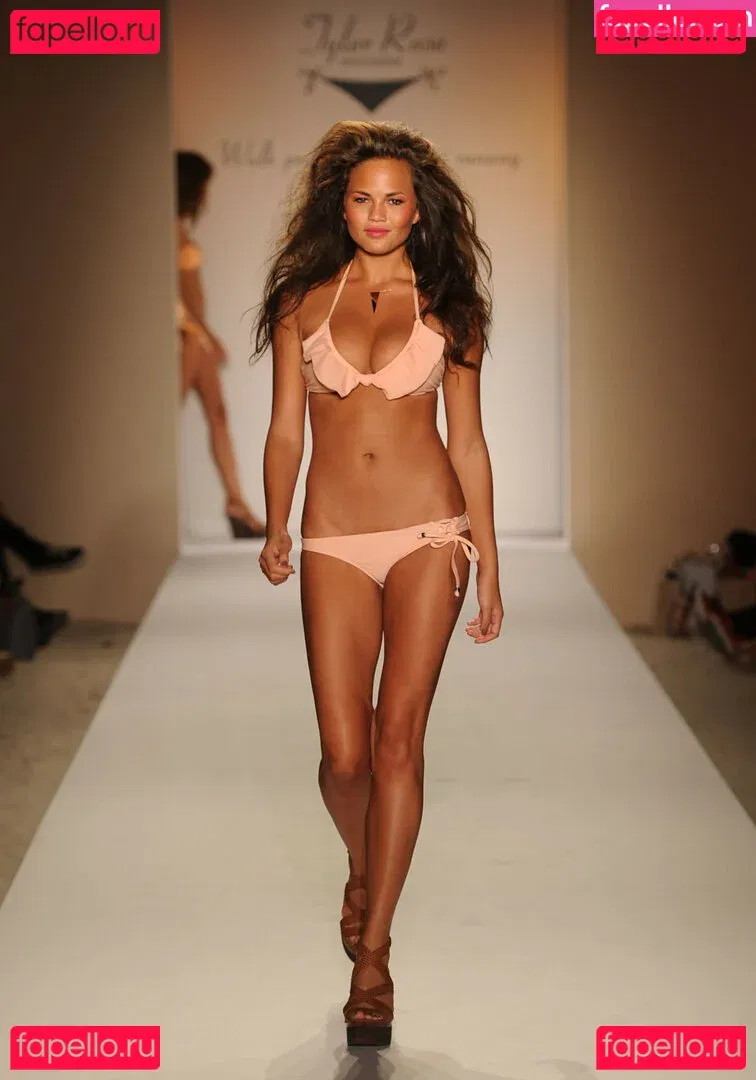 Chrissy Teigen Onlyfans Photo Gallery 