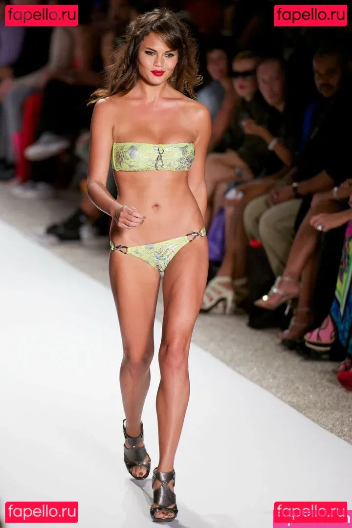 Chrissy Teigen Onlyfans Photo Gallery 