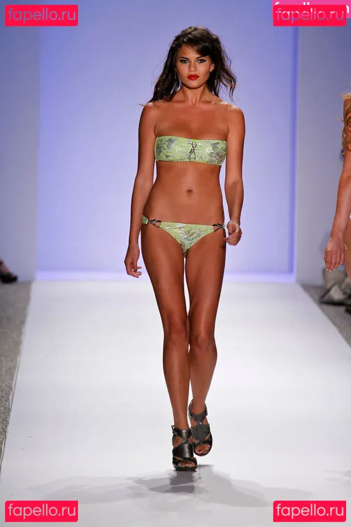 Chrissy Teigen Onlyfans Photo Gallery 