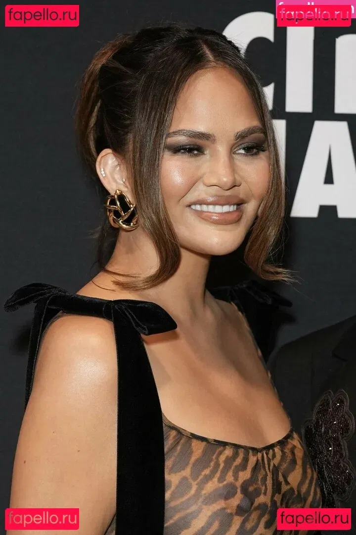 Chrissy Teigen Onlyfans Photo Gallery 