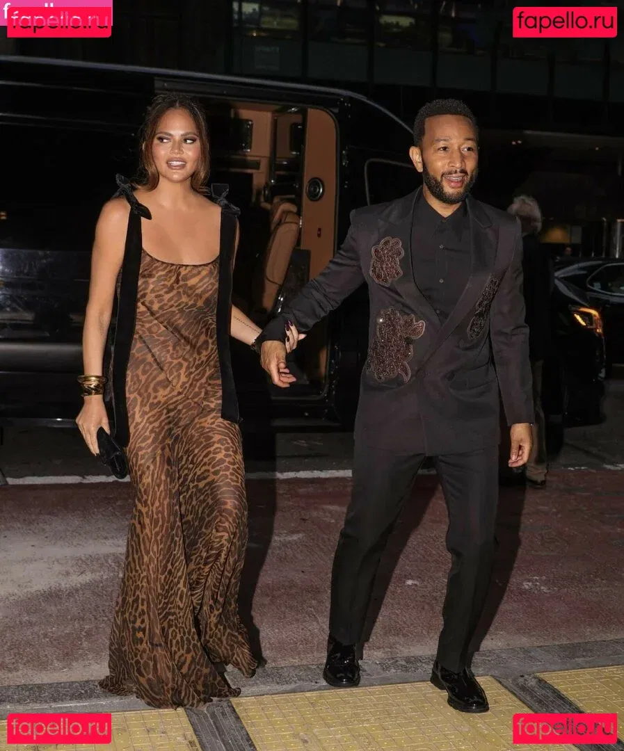 Chrissy Teigen Onlyfans Photo Gallery 