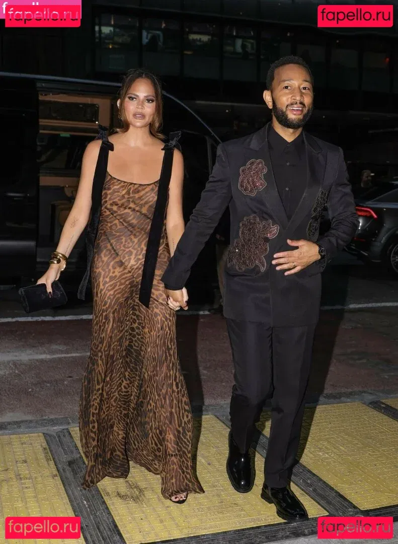 Chrissy Teigen Onlyfans Photo Gallery 