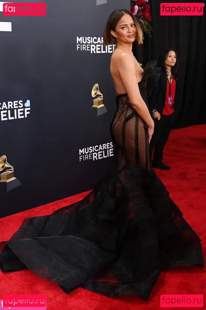 Chrissy Teigen Onlyfans Photo Gallery 