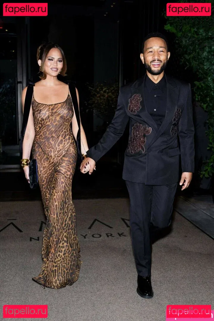 Chrissy Teigen Onlyfans Photo Gallery 