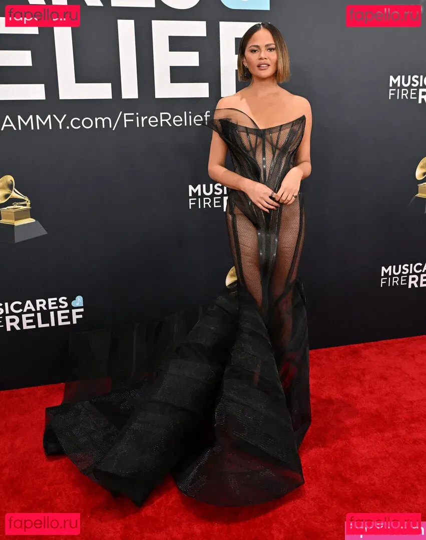 Chrissy Teigen Onlyfans Photo Gallery 