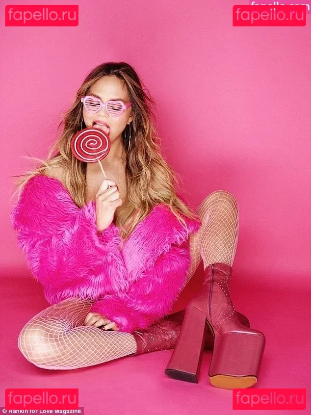 Chrissy Teigen Onlyfans Photo Gallery 