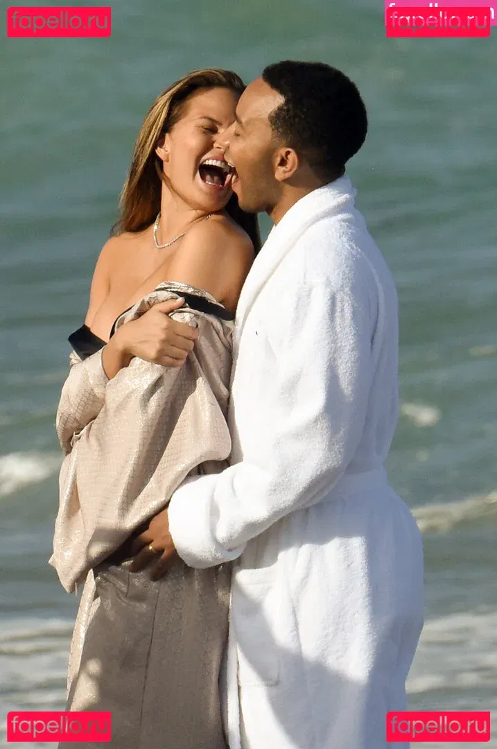 Chrissy Teigen Onlyfans Photo Gallery 