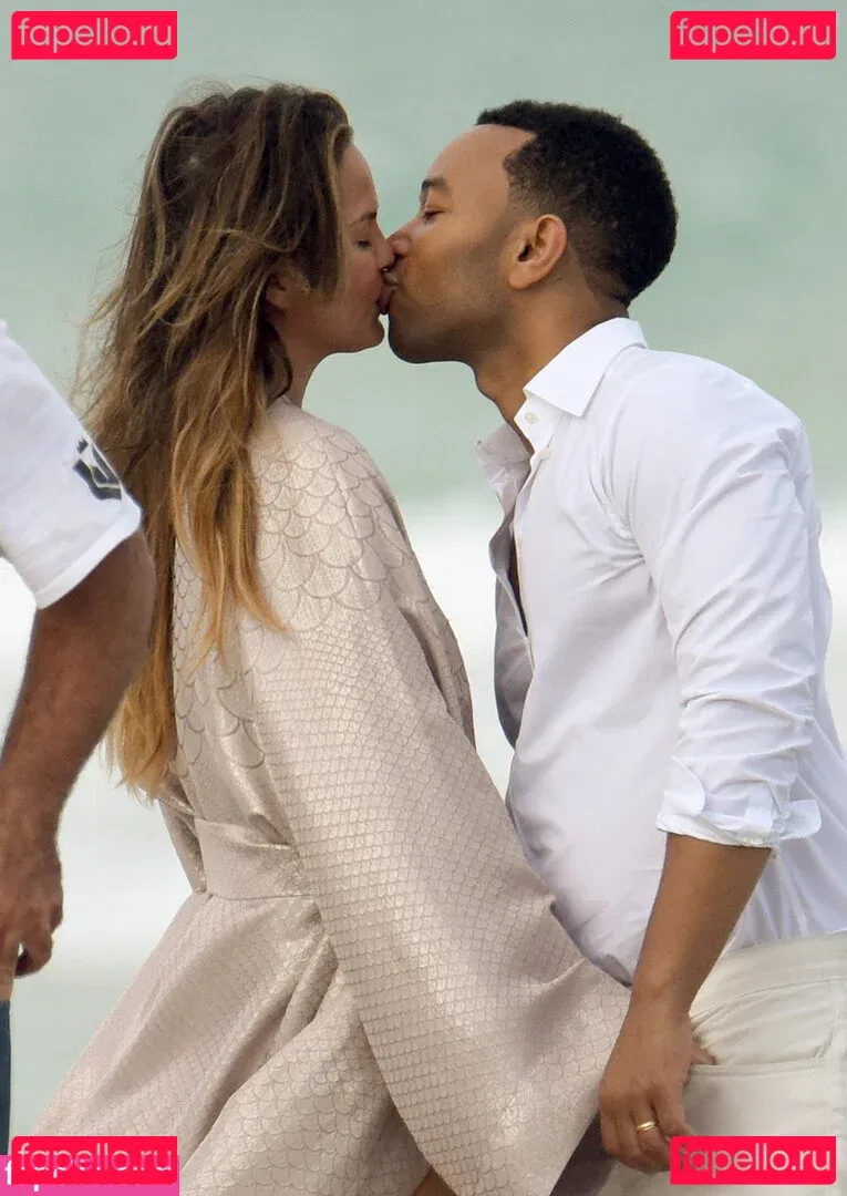 Chrissy Teigen Onlyfans Photo Gallery 