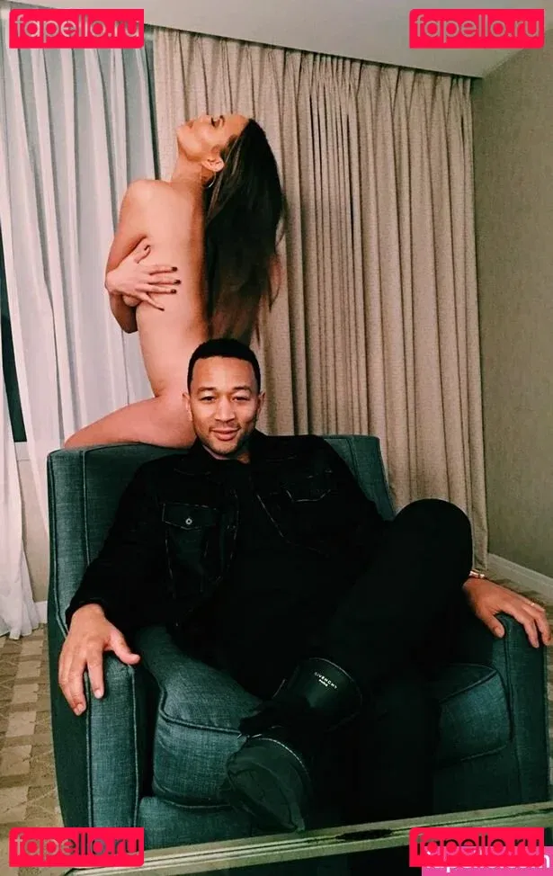 Chrissy Teigen Onlyfans Photo Gallery 