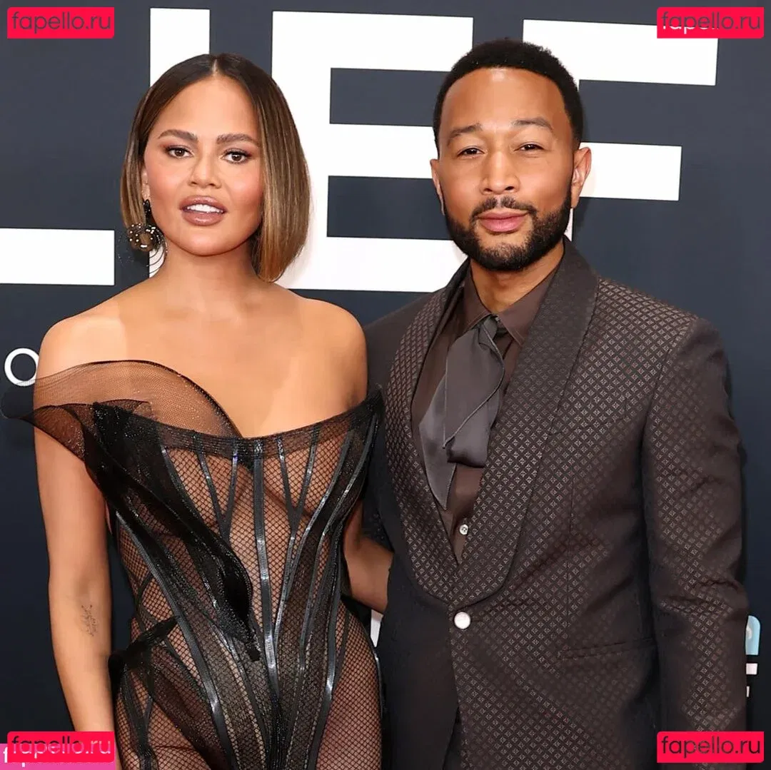 Chrissy Teigen Onlyfans Photo Gallery 