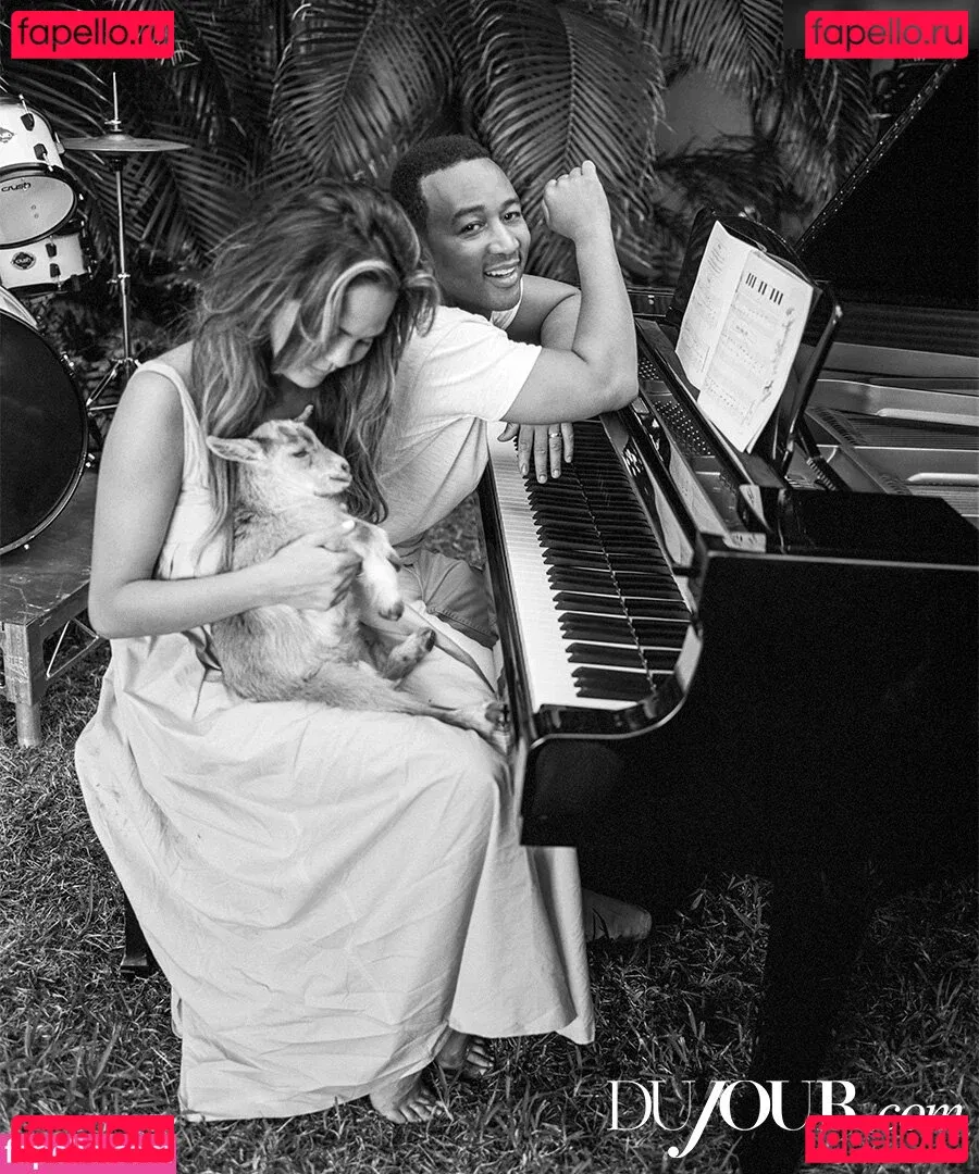 Chrissy Teigen Onlyfans Photo Gallery 