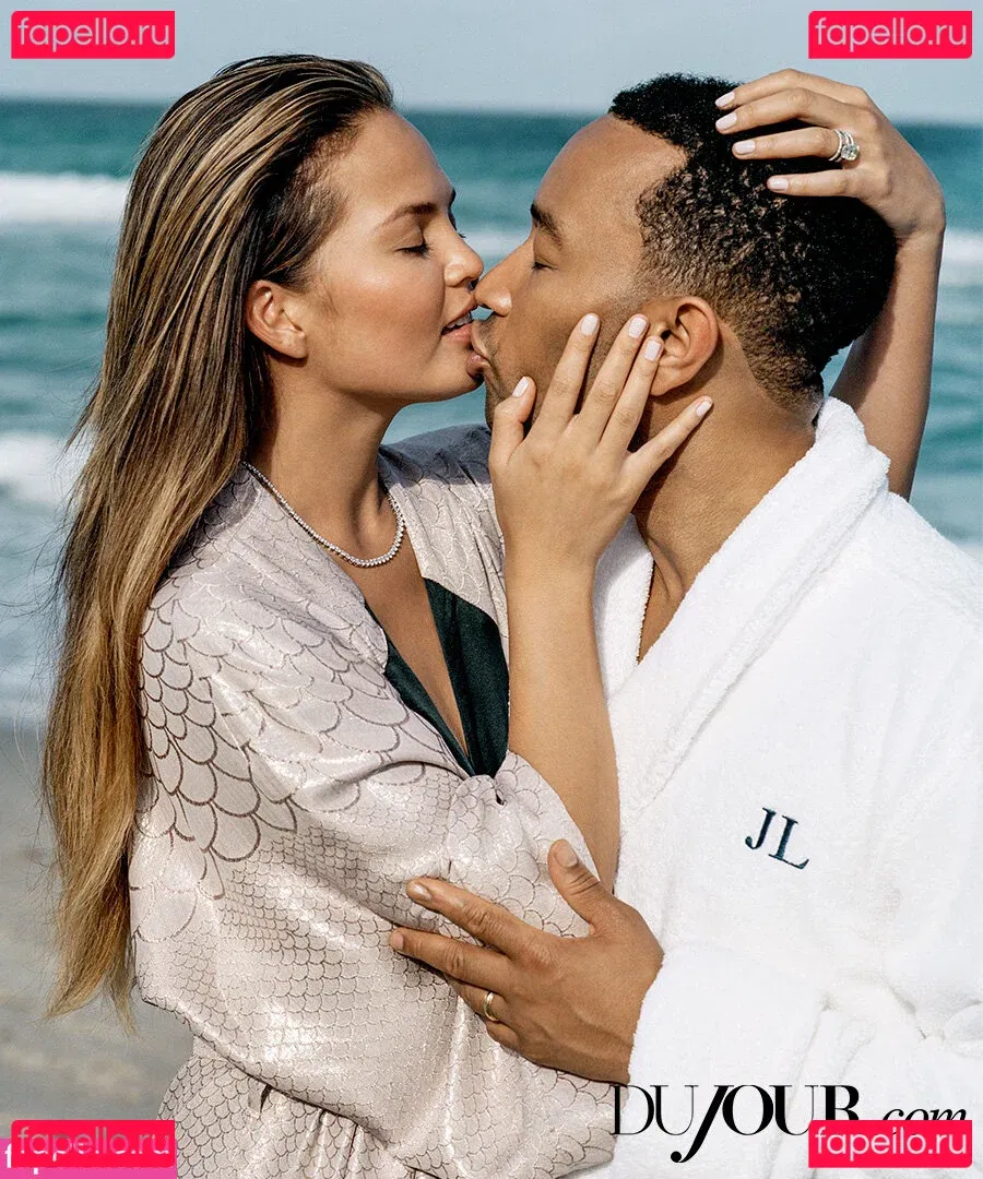 Chrissy Teigen Onlyfans Photo Gallery 