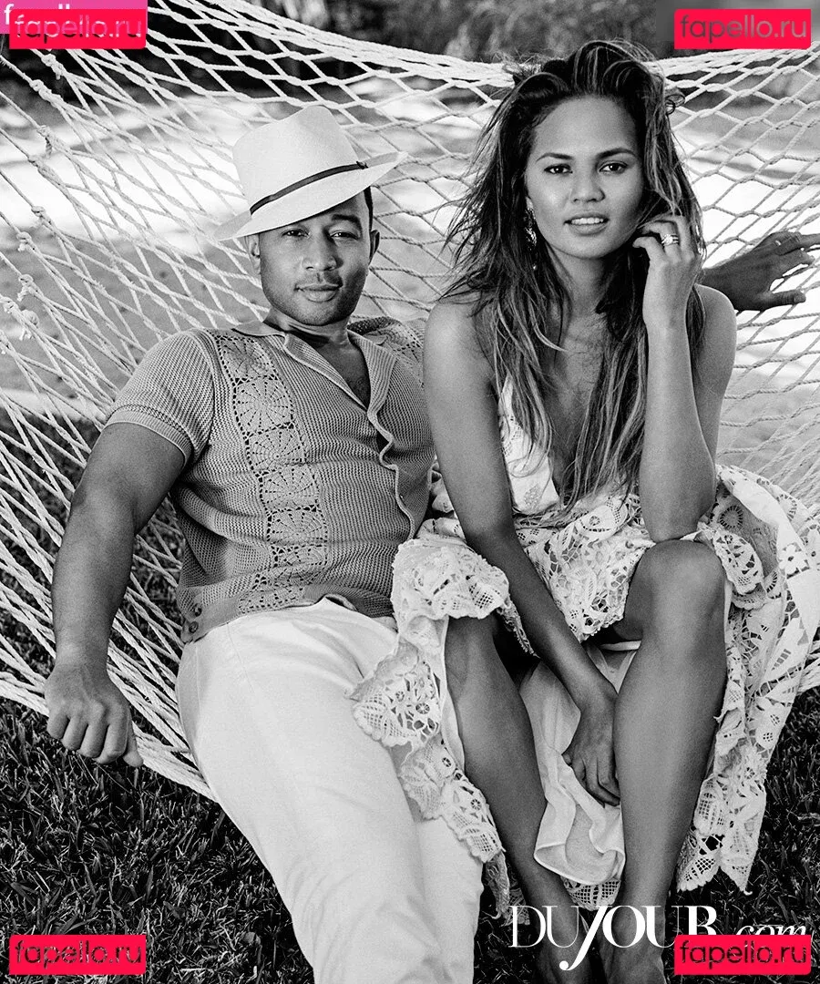 Chrissy Teigen Onlyfans Photo Gallery 