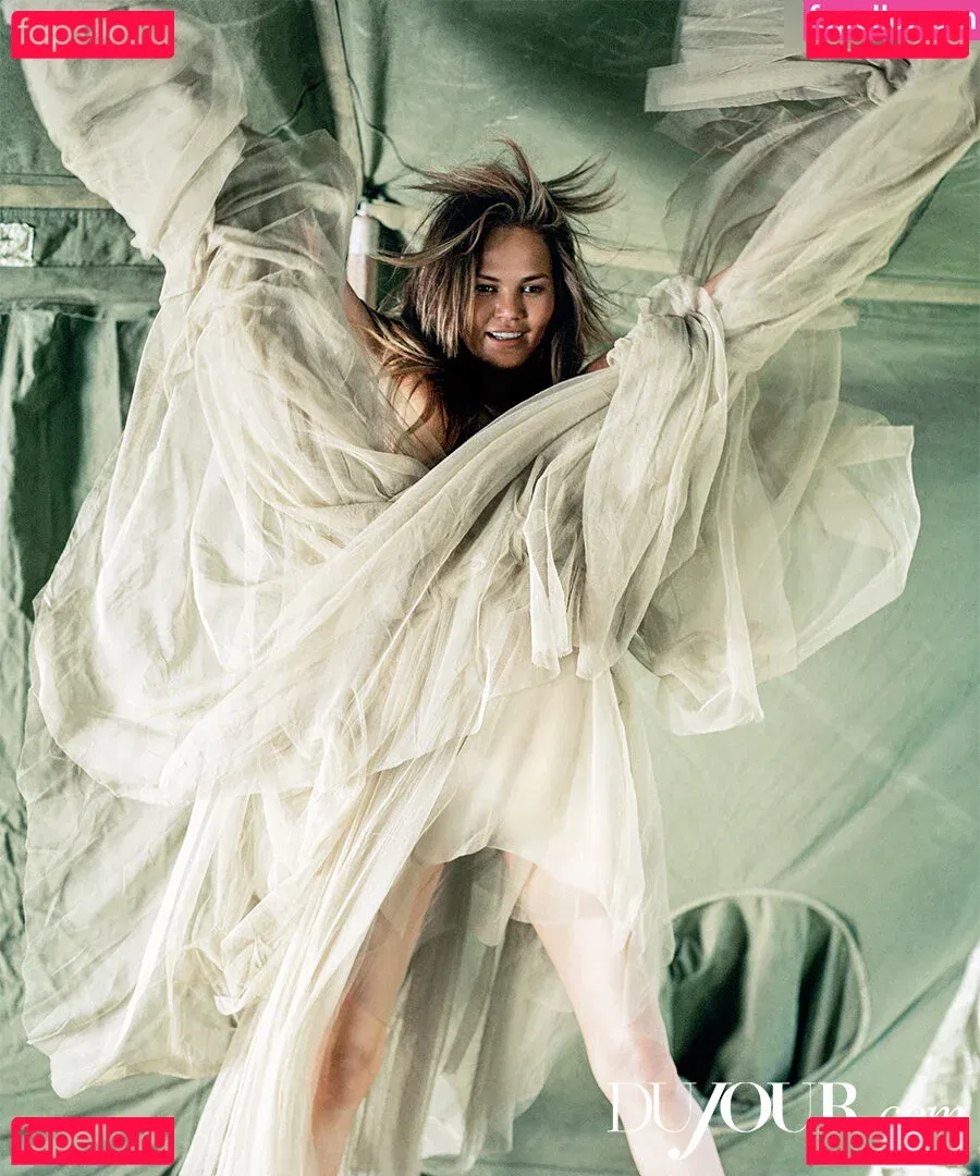 Chrissy Teigen Onlyfans Photo Gallery 