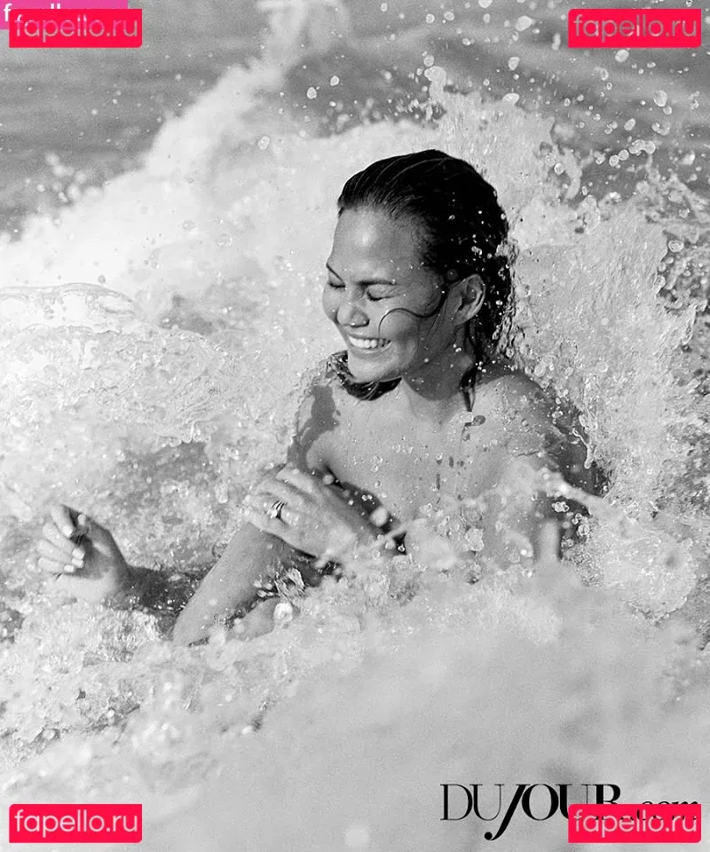 Chrissy Teigen Onlyfans Photo Gallery 