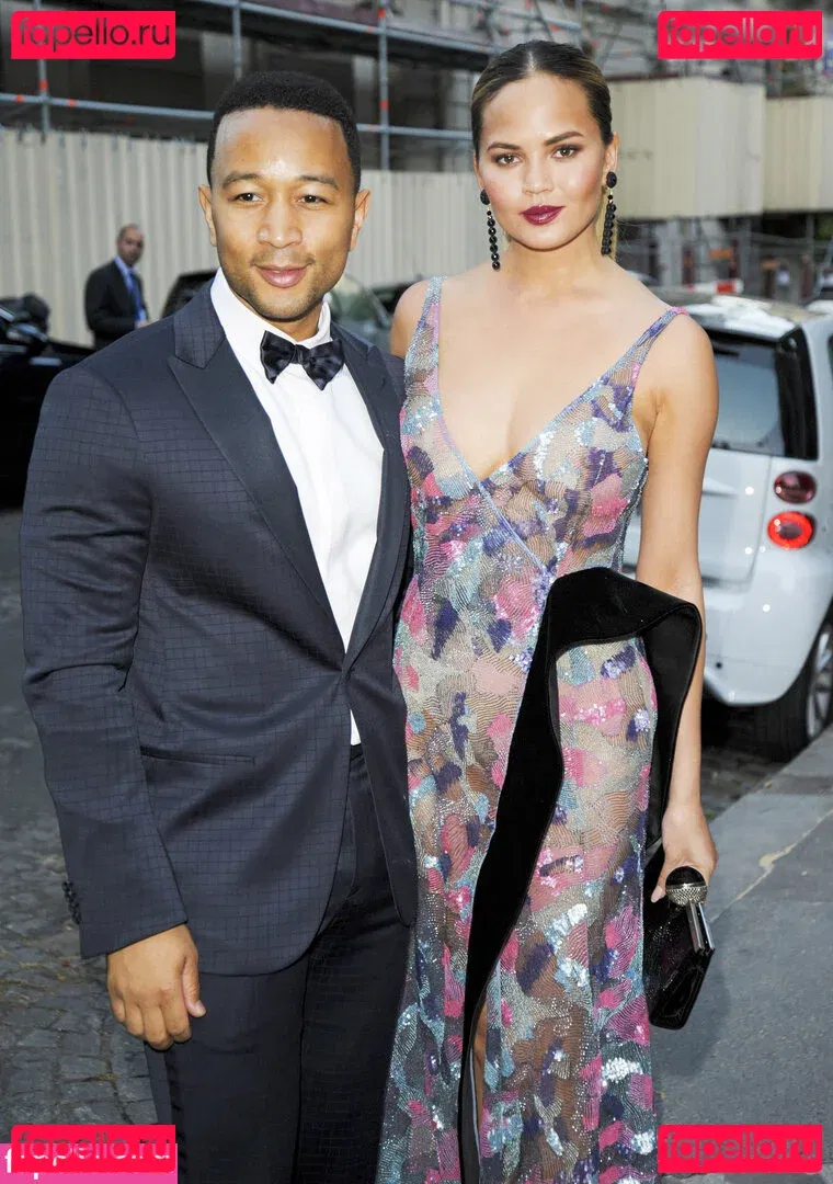 Chrissy Teigen Onlyfans Photo Gallery 