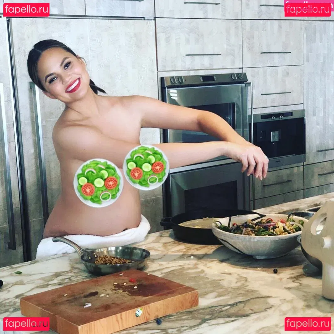 Chrissy Teigen Onlyfans Photo Gallery 