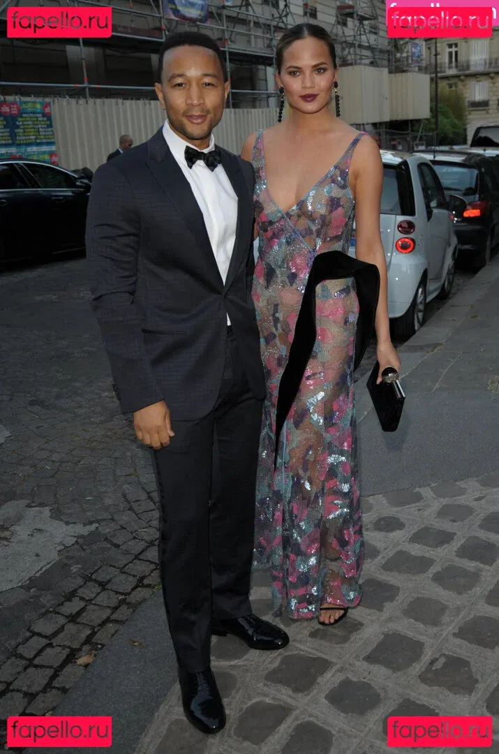 Chrissy Teigen Onlyfans Photo Gallery 